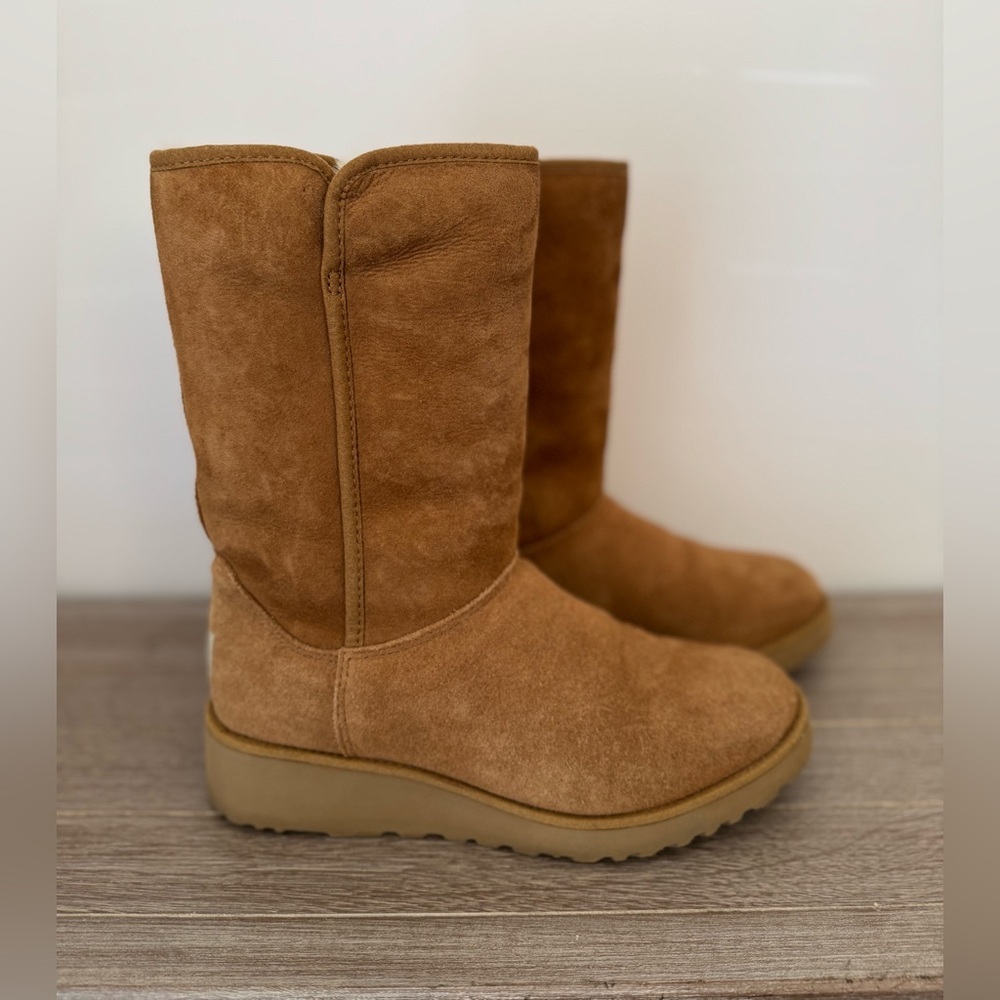 UGG Aimee Chestnut Suede Winter Boots size 6.5